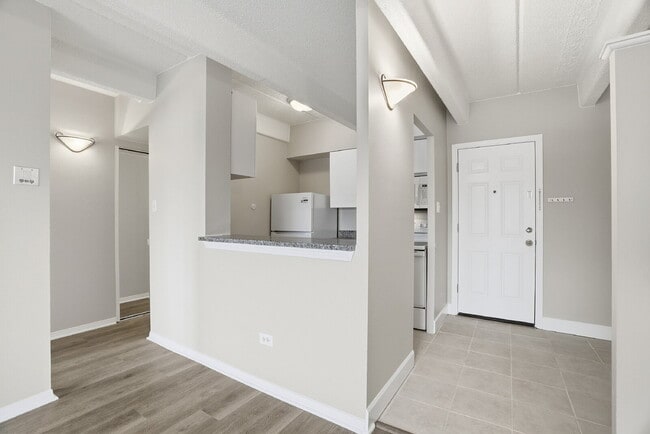 Building Photo - $1,545.94 - 1 Bed, 1 Bath Condo in the Heart of Denver!
