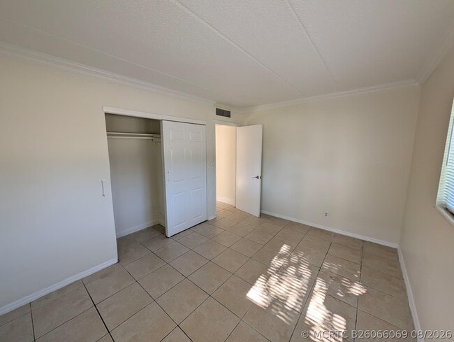 Building Photo - 817 Lighthouse Dr