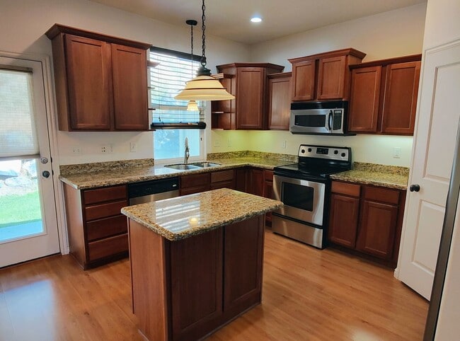 Building Photo - Great Condo in Prestigious Chandler Pointe...