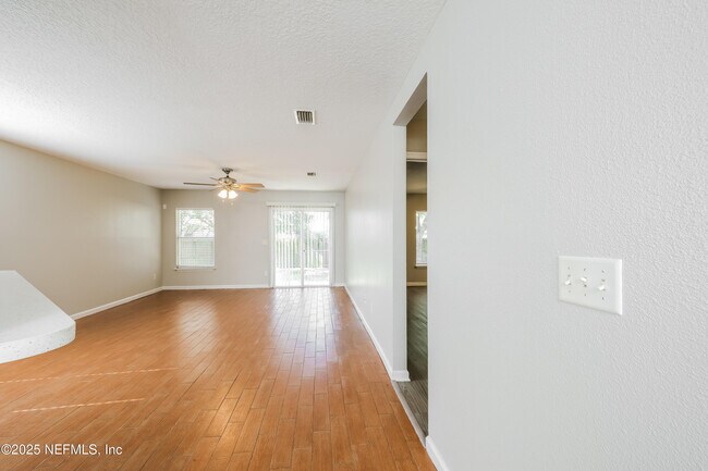 Building Photo - 121 Buck Run Way