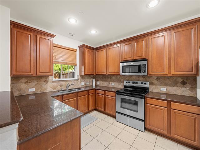 Building Photo - 5932 Clearwater Dr