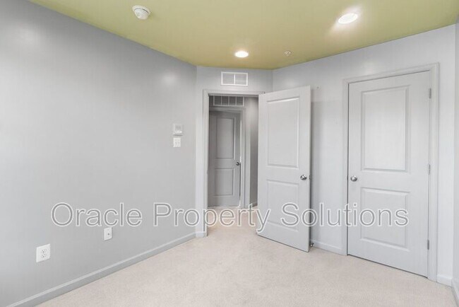 Building Photo - 1201 Falcon Point Dr