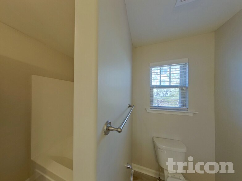 Building Photo - 500 Kirkland Dr