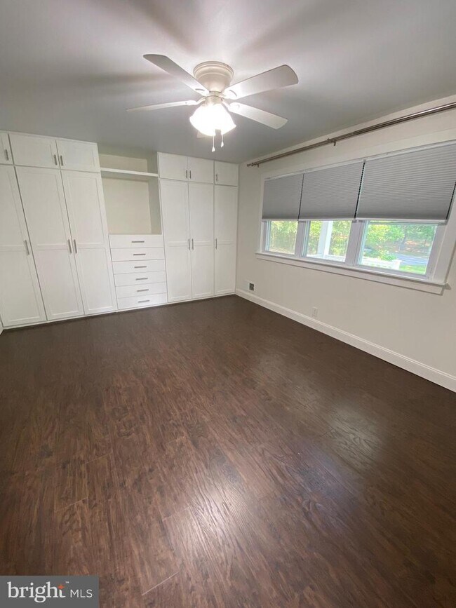 Building Photo - 45395 Woodlawn Dr