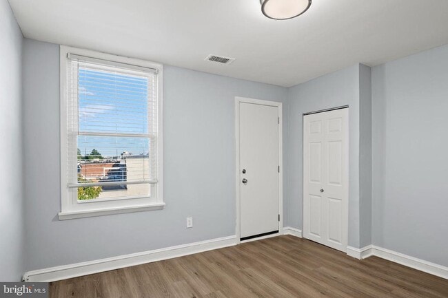 Building Photo - 2207 Callow Ave