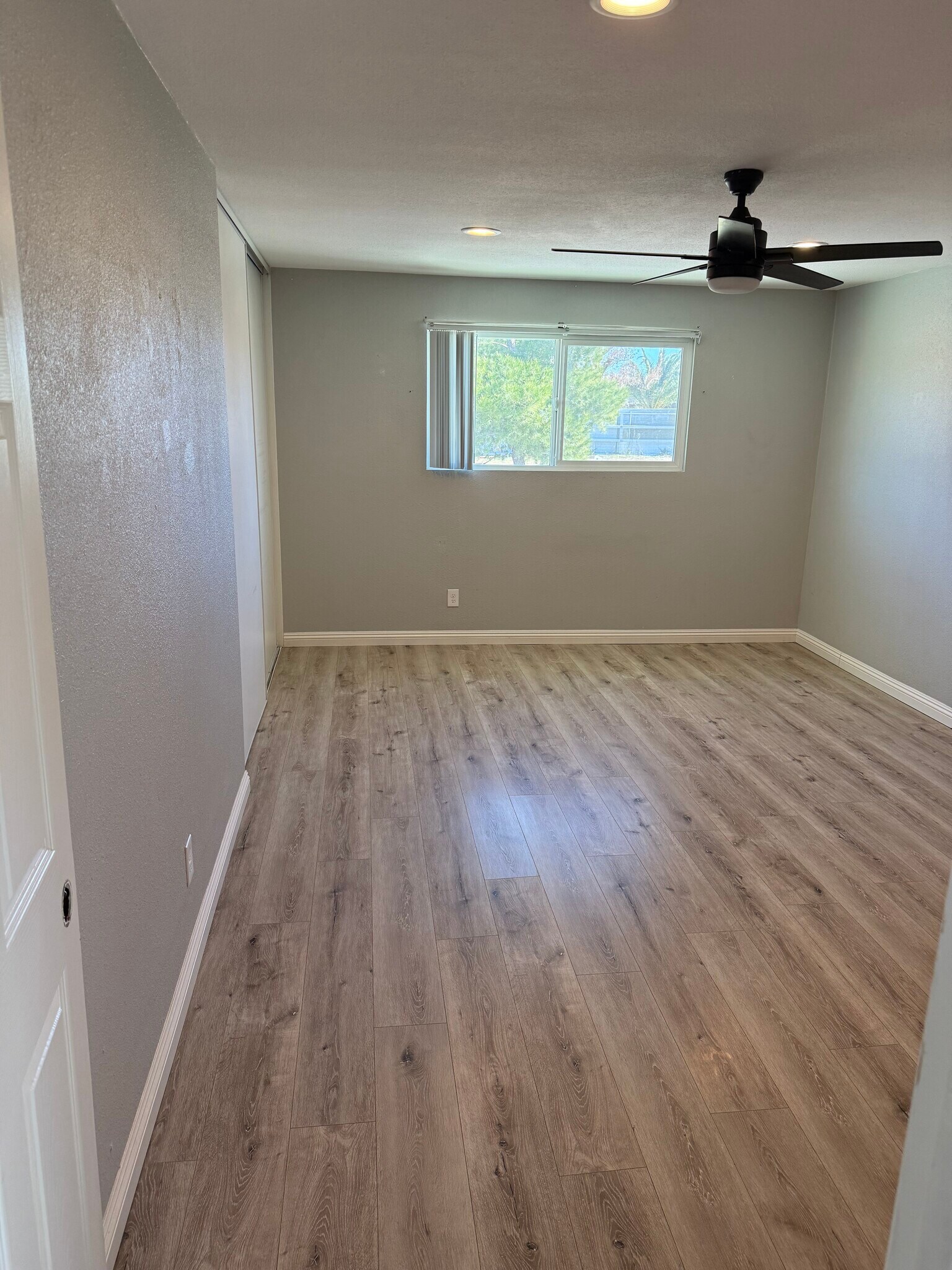 Bedroom - 9302 E Avenue R14