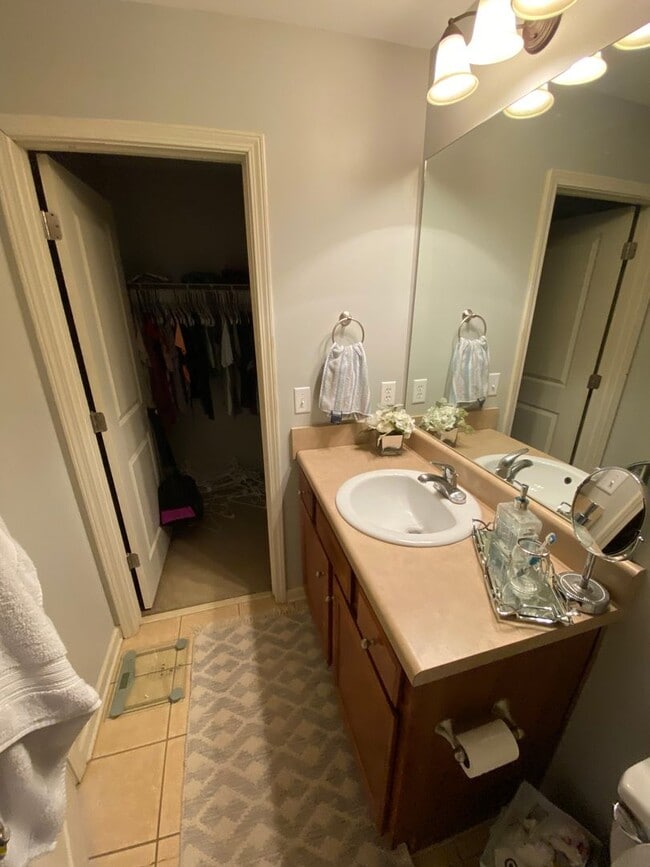 Building Photo - The Verandas on Ruth St.