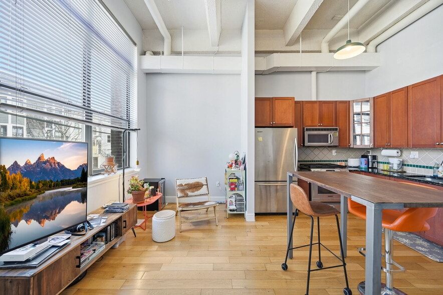 Building Photo - 300 COMMUNIPAW Ave