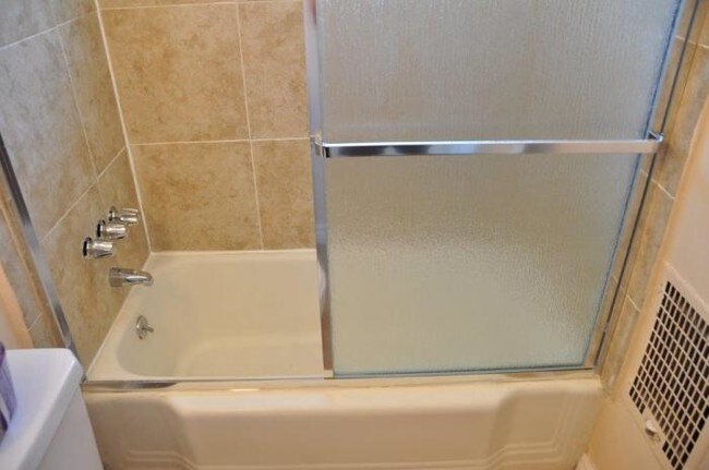 Building Photo - 1 bedroom in Los Angeles CA 90028
