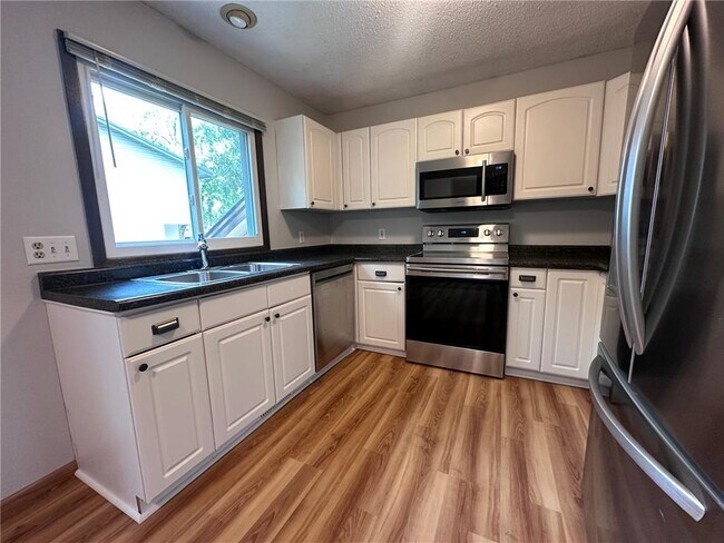 Building Photo - 15229 Buchanan Ct