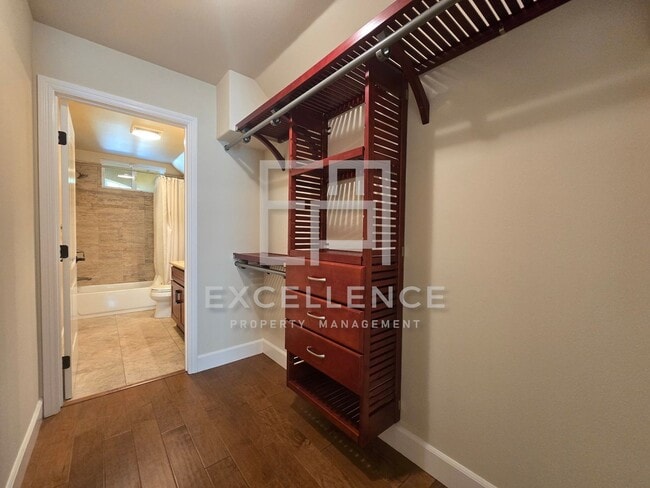 Building Photo - 3/3.5 Townhouse with 2 Car Garage, 2 Maste...