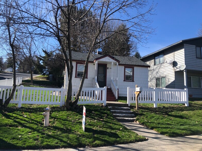 Building Photo - 555 SW State St