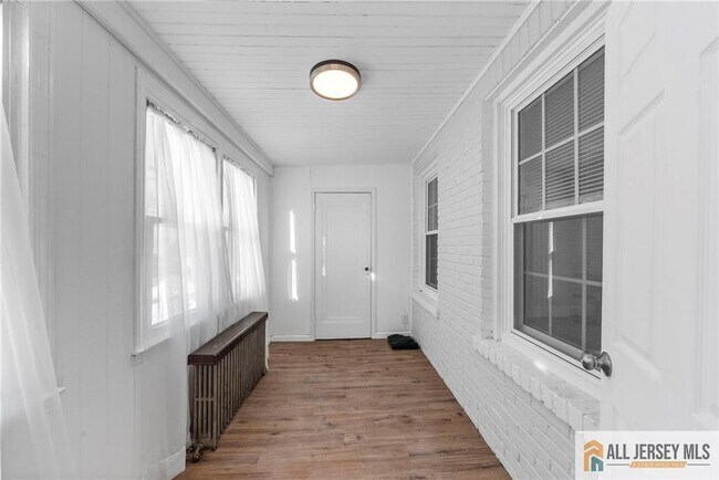 Building Photo - 34 Maple Ave