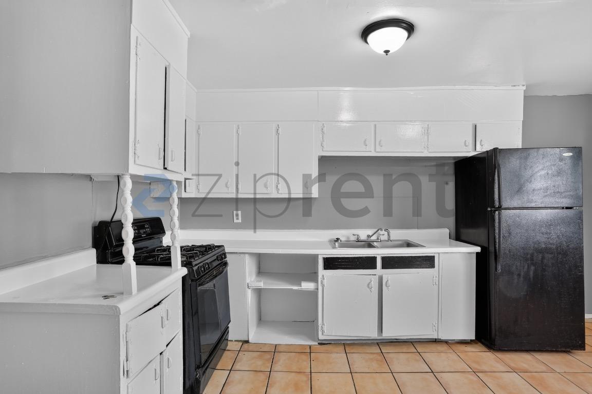 Building Photo - Unit A6
