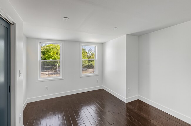 Building Photo - BEAUTIFULLY RENOVATED on the best block in Remington
