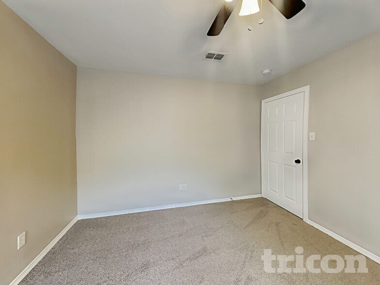 Building Photo - 5004 Saddlehorn Dr