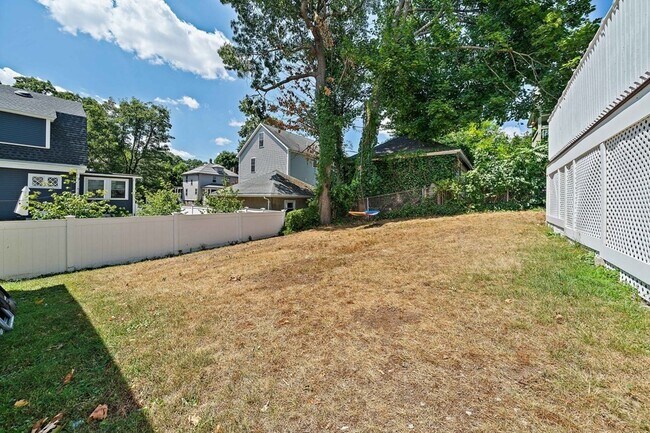 Building Photo - 15 Avalon Rd