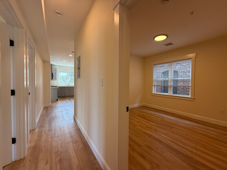 Building Photo - 14 Dorr St