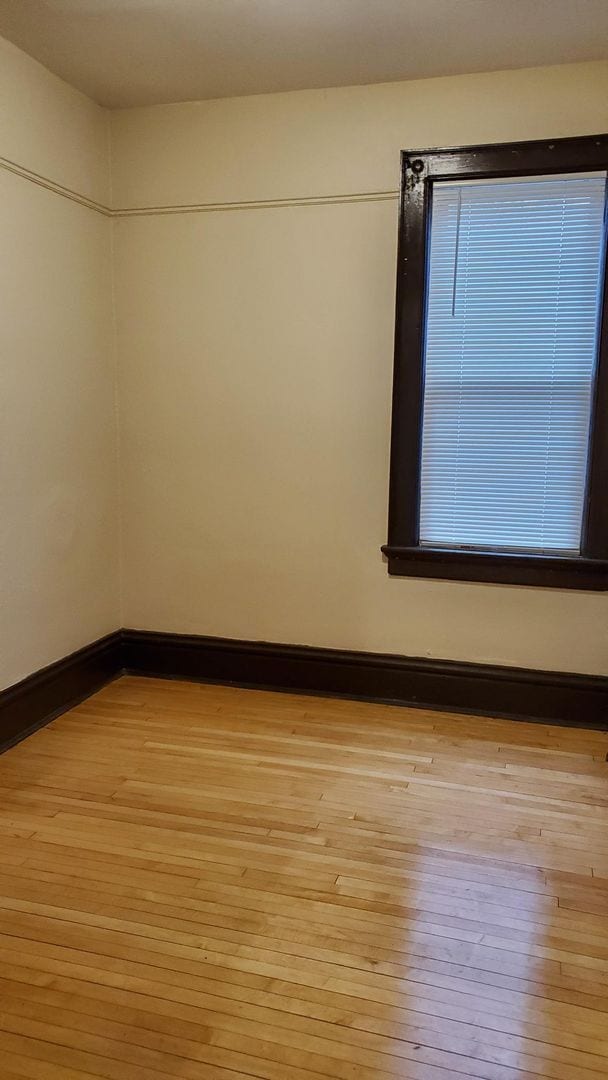Building Photo - Remodeled & Spacious 4 Bedroom Lower Duple...
