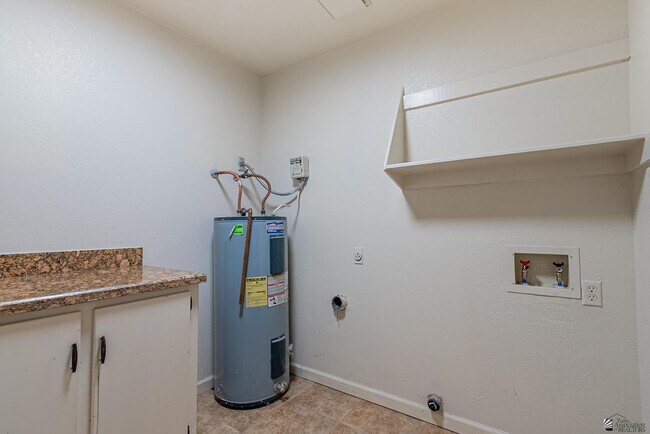 Building Photo - 2650 S Los Amigos Dr