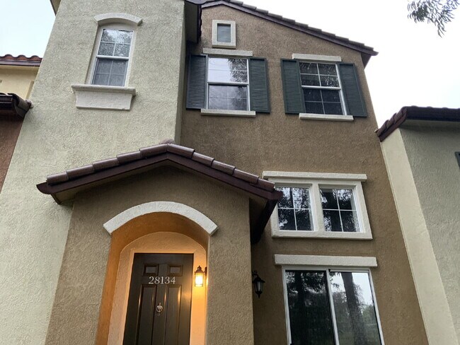 Building Photo - Beautiful Valencia Townhome in the Highly Desirable Village Walk Community