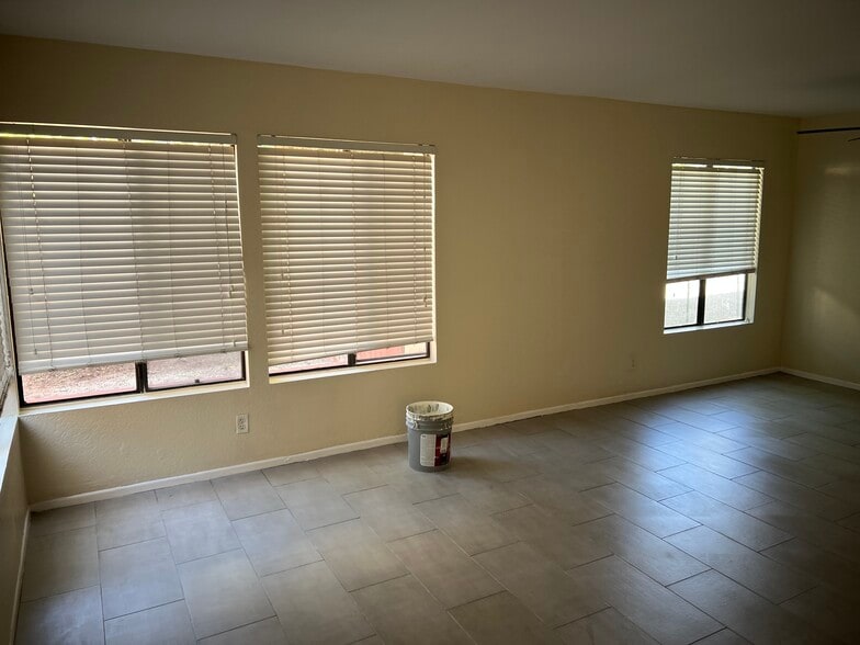 Building Photo - 120 Avenida Las Brisas