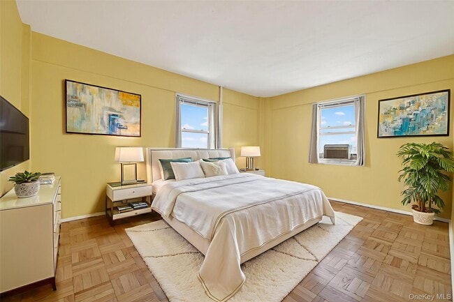 Building Photo - 6 Fordham Hill Oval