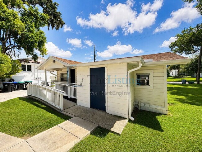 Building Photo - 2310 S Shine Ave