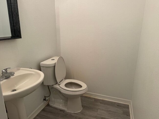 Building Photo - Fully Remodeled 3-Bed, 2.5-Bath Townhouse