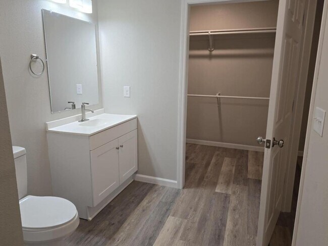 Building Photo - 4111 W 57th St