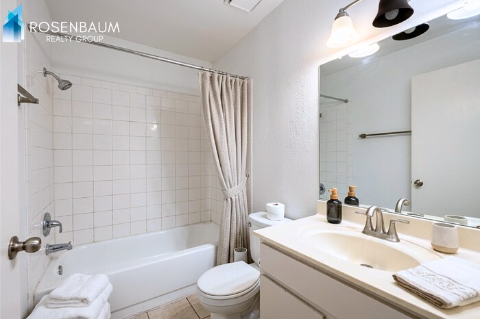 Building Photo - 719 W 1st Ave