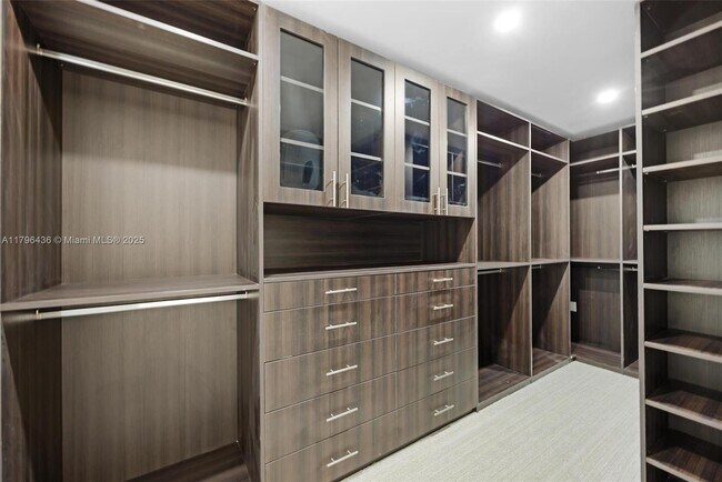Building Photo - 8112 Los Pinos Cir