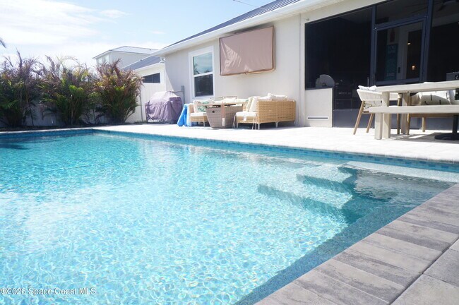 Building Photo - 787 Clearwater Ave