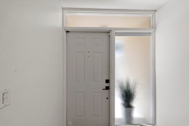 Building Photo - 216 Old Meadow Way