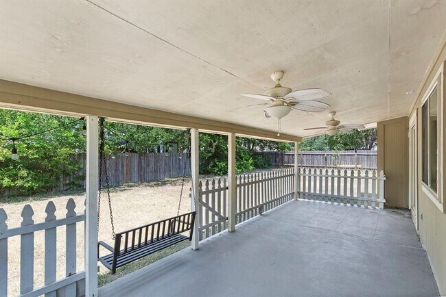Building Photo - 2701 Peach Tree Ln