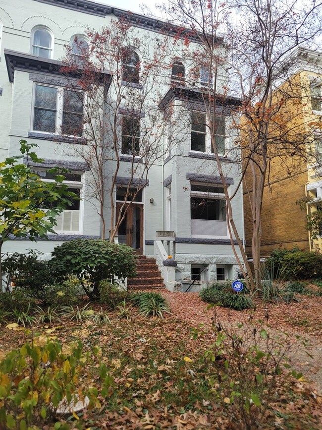 Building Photo - Charming 2 BR/1 BA Ground Level Condo Unit...