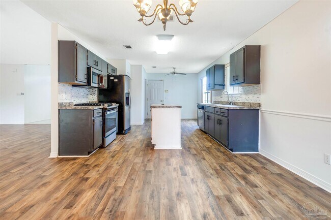 Building Photo - 873 Brande Ct