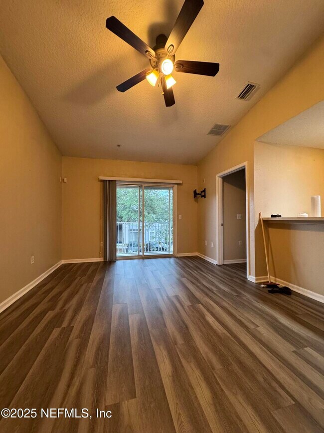 Building Photo - 6093 Maggies Cir