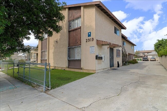 Building Photo - 2919 Baldwin St