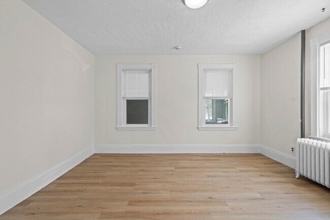 Building Photo - 205 Emerald St
