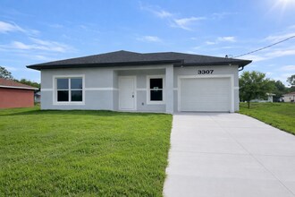 Building Photo - Move-In Ready Modern New Build: 2BR/2BA with Garage in Lehigh Acres