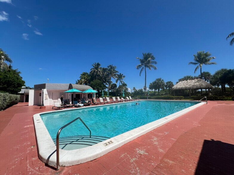 Building Photo - 2401 Collins Ave