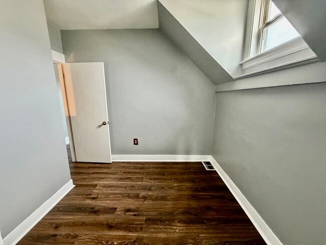 Building Photo - 86 Maplewood Ave