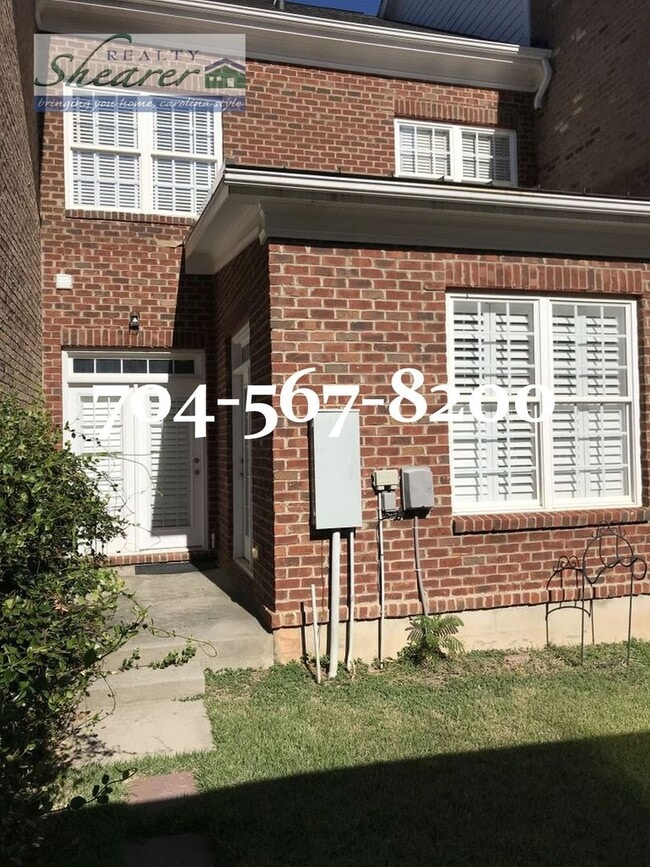 Building Photo - Great 2 story townhome in Ballantyne