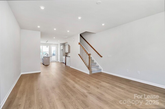 Building Photo - 5731 Castlerea Dr