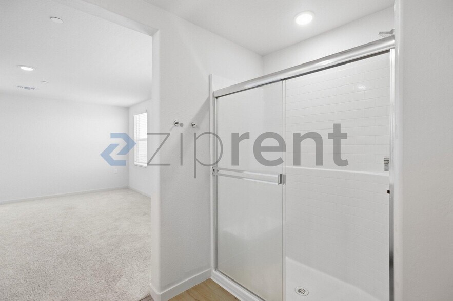 Building Photo - Unit