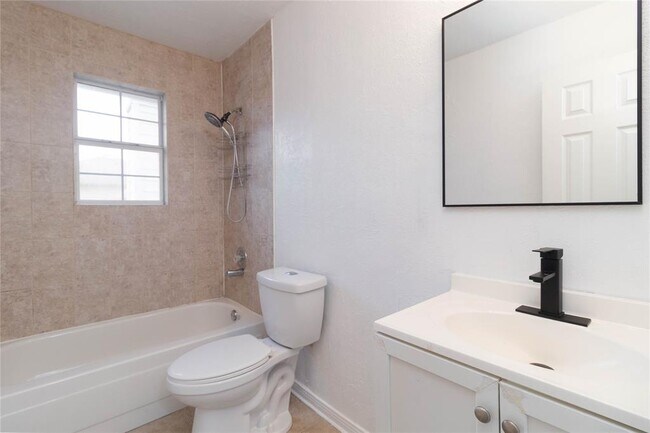Building Photo - 4035 Almond Lake Dr