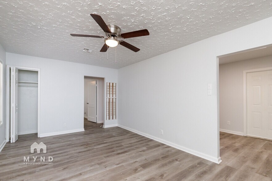 Building Photo - 2149 Karen Dr