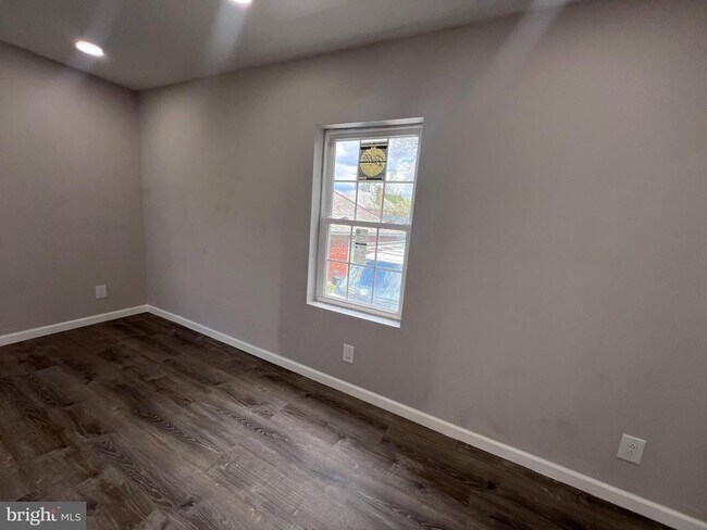 Building Photo - 307 Fairview St