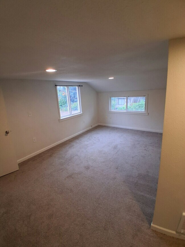 Building Photo - 14602 Portland Ave SW